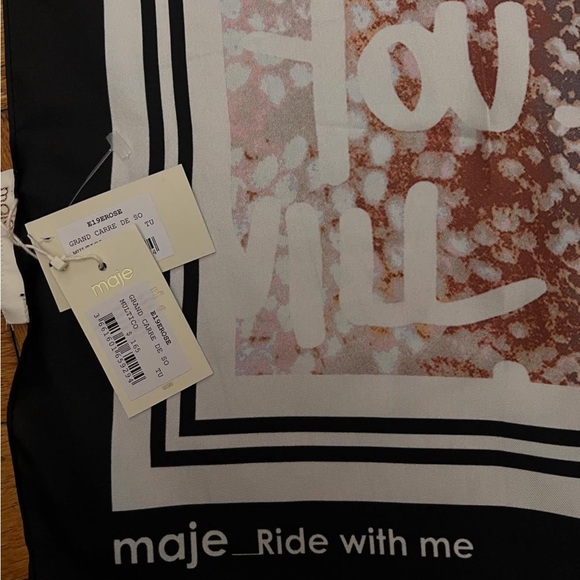 New-MAJE
Erose Large Silk Scarf In Multicolor - Picture 15 of 16